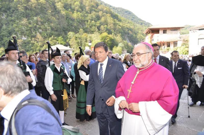 Asturias rinde honores a la Santina