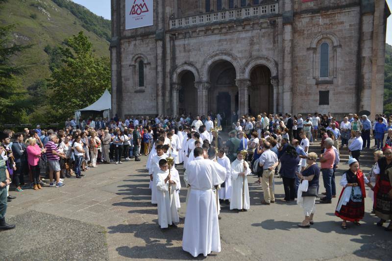 Asturias rinde honores a la Santina