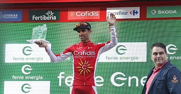 Dani Navarro subió al podio a coger el premio a la combatividad. 