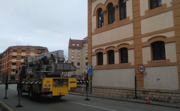 Los bomberos, en el lugar de los hechos. 