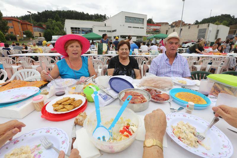 ¿Estuviste en la comida en la calle de Corvera? ¡Búscate!