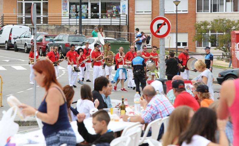 ¿Estuviste en la comida en la calle de Corvera? ¡Búscate!