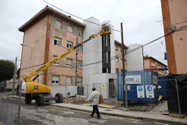 Obras de rehabilitación de barrios degradados en el poblado de Inuesa, en Tremañes. 