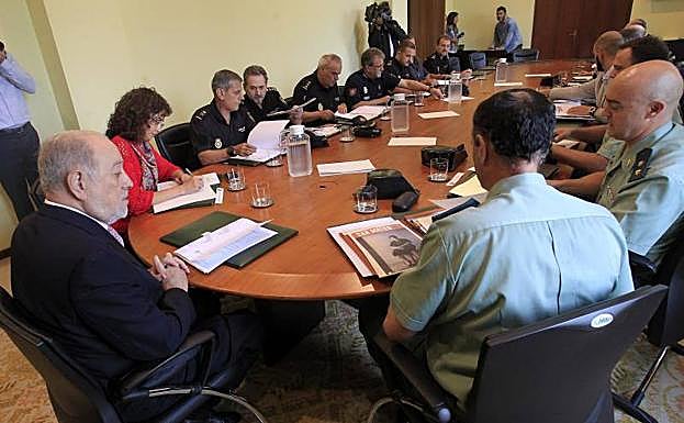 Gabino de Lorenzo presidió la reunión de seguridad para las fiestas de San Mateo.