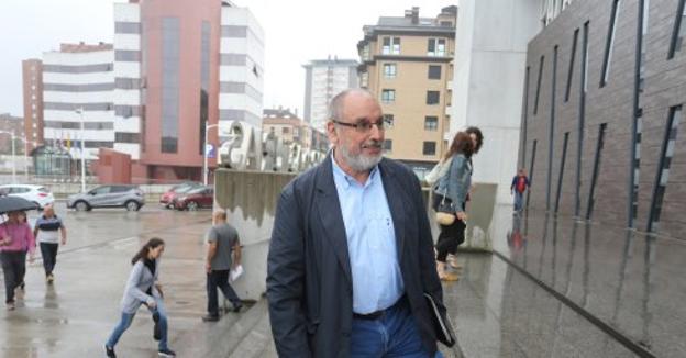 Julián Rus, el pasado mes de junio a su llegada al Juzgado de lo Mercantil de Gijón. 