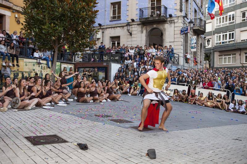 Desfile de color, música y fiesta para despedir las fiestas de Candás