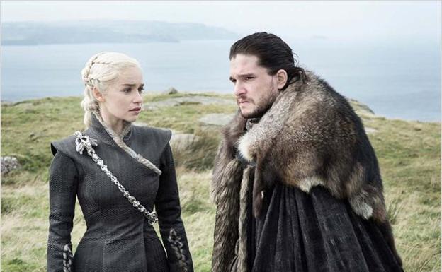 Emilia Clarke y Kit Harington en 'Juego de Tronos'.