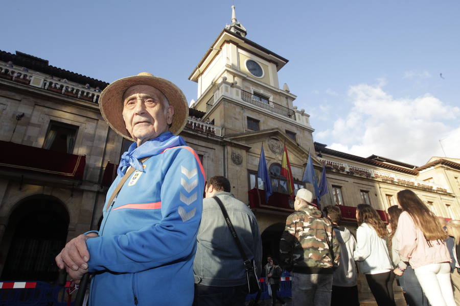 El periodista británico dedica su intervención a Oviedo, la gente y el fútbol del Tartiere