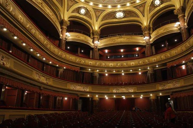 Imagen que presentaba ayer el interior del Teatro Palacio Valdés tras las ejecutadas. 