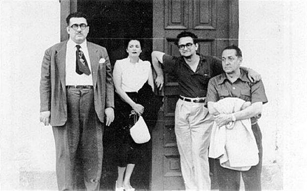 Julián Orbón, acompañado del poeta cubano cubano José Lezama Lima, primero por la izquierda y Alejo Carpentier, primero por la derecha.