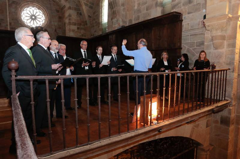 Misa de gaitas en Santa María de Valdediós