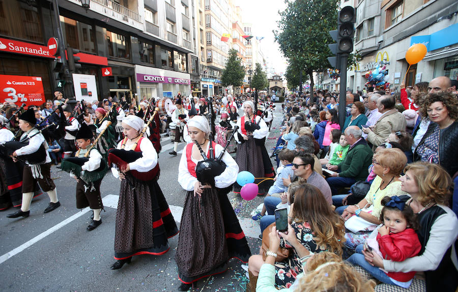 ¿Estuviste en el Desfile del Día de América en Asturias? ¡Búscate!