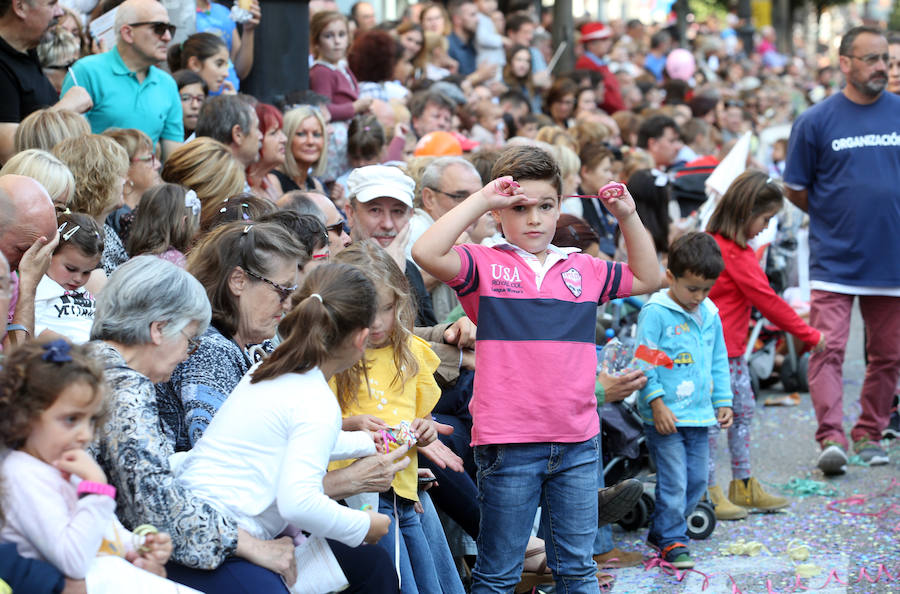 ¿Estuviste en el Desfile del Día de América en Asturias? ¡Búscate!