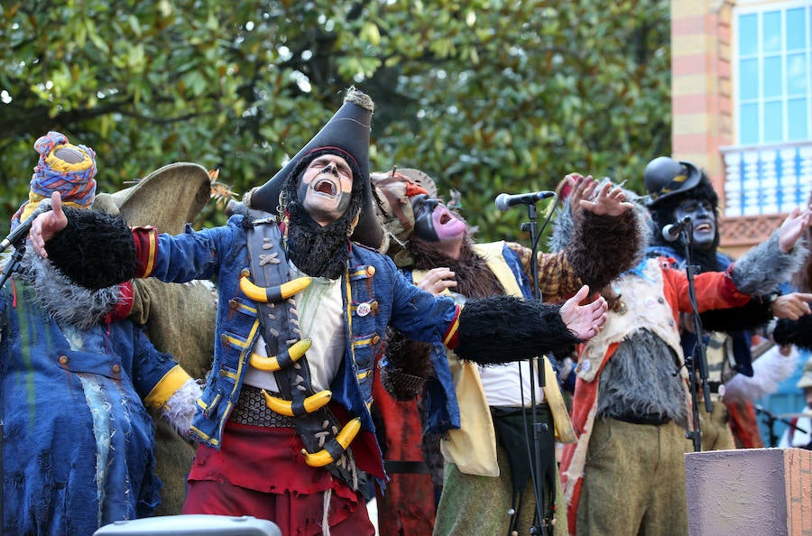 ¿Estuviste en el Desfile del Día de América en Asturias? ¡Búscate!