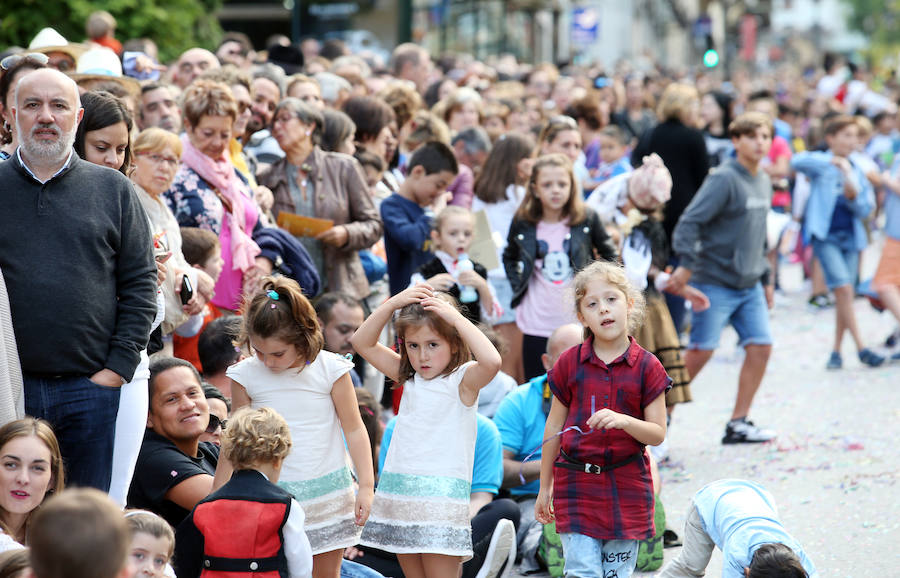 ¿Estuviste en el Desfile del Día de América en Asturias? ¡Búscate!
