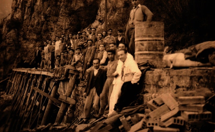 Obreros, durante la construcción del canal general de La Malva.