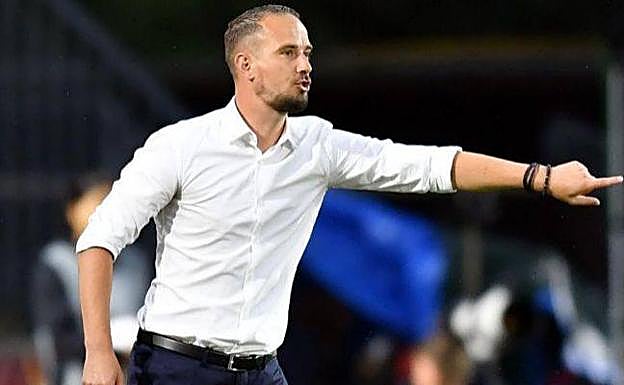 Destituido el entrenador de la selección inglesa femenina por conducta «inapropiada»