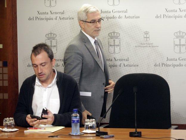 Gaspar Llamazares y Ovidio Zapico, en rueda de prensa. 