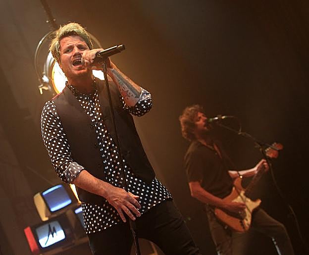 Dani Martín, con el pelo verde, en el Auditorio de Oviedo. 