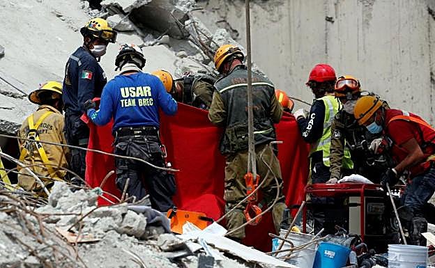 Labores de rescate en Ciudad de México.