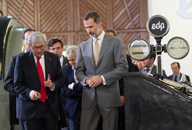 El rey Felipe VI visita la central de La Malva y Pola de Somiedo