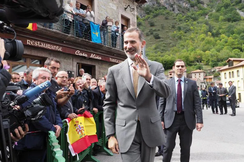 El rey Felipe VI visita la central de La Malva y Pola de Somiedo