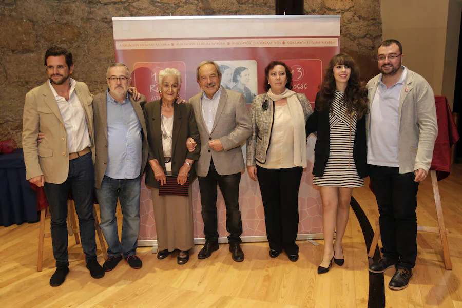 Hilda Farfante, hija de maestros republicanos fusilados, ha recibido en Oviedo el Premio de la Asociación Trece Rosas. Durante el acto también se ha homenajeado a María Fonseca Fernández, hija de Pepe 'el Caleyu'.