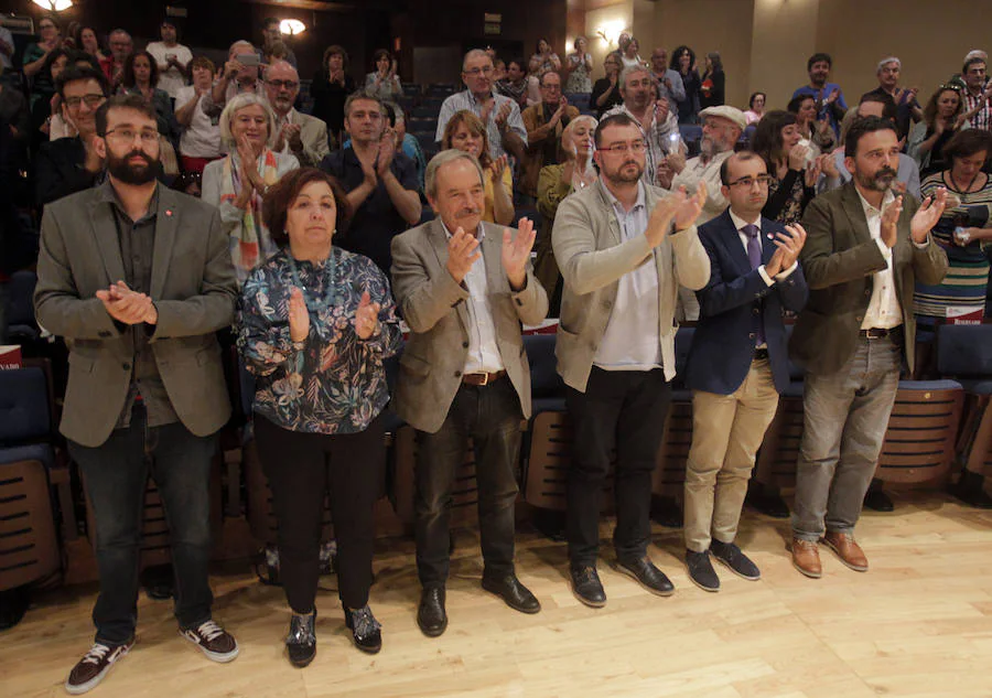 Hilda Farfante, hija de maestros republicanos fusilados, ha recibido en Oviedo el Premio de la Asociación Trece Rosas. Durante el acto también se ha homenajeado a María Fonseca Fernández, hija de Pepe 'el Caleyu'.