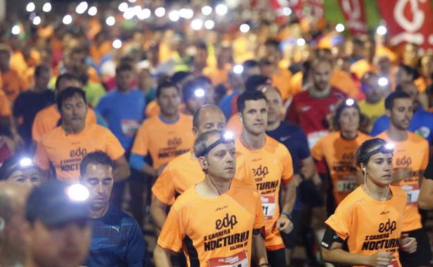 Los deportistas durante la EdP Carrera Nocturna 10K.