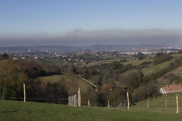 Boina de contaminación vista desde la zona rural de Ruedes. 