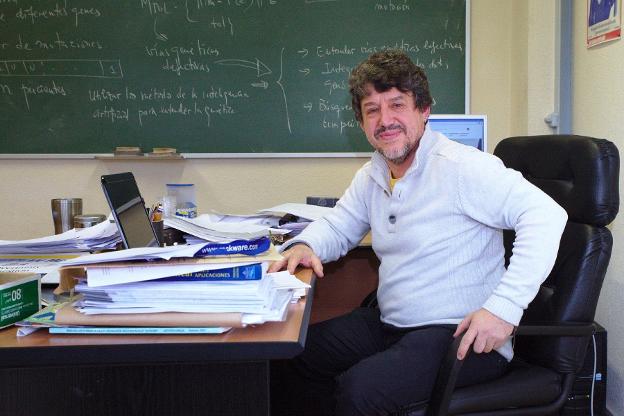 El profesor de la Universidad de Oviedo Juan Luis Fernández-Martínez. 