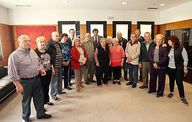 Los participantes en el programa Añoranza, con Javier Fernández y Guillermo Martínez. 
