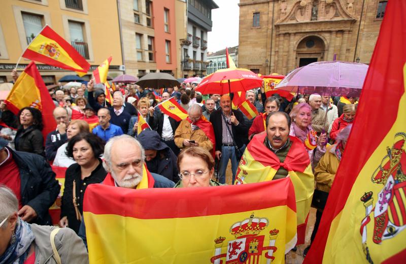 Gijón, Oviedo y Avilés han acogido este sábado manifestaciones contra el referéndum en Cataluña