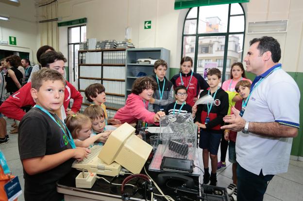  Sede histórica de Telefónica. Talleres infantiles de comunicaciones y visitas guiadas a los espacios más relevantes de la central, ubicada en la plaza del Carmen. 