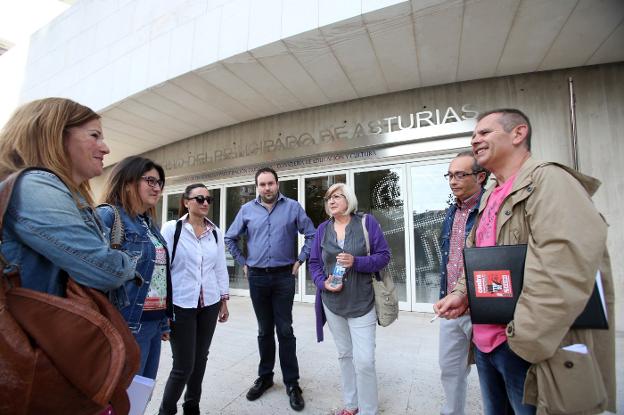 Los funcionarios de Justicia, reunidos ayer. 