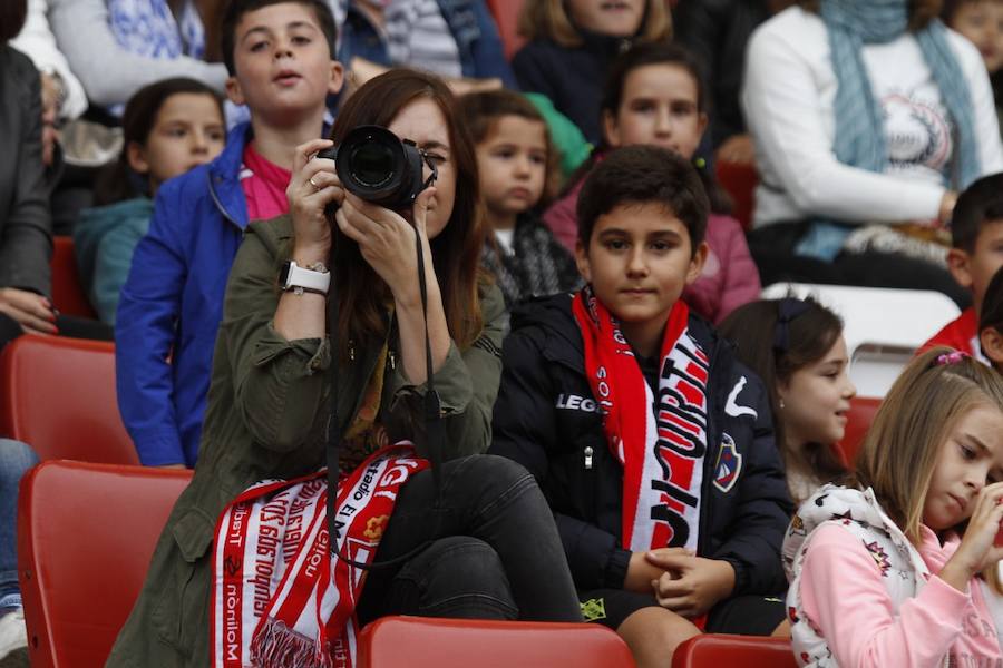 Trabajadores de Caixabank disputan en El Molinón su particular Sporting - Real Oviedo