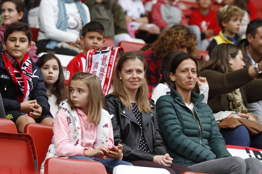 Trabajadores de Caixabank disputan en El Molinón su particular Sporting - Real Oviedo