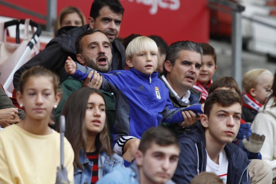 Trabajadores de Caixabank disputan en El Molinón su particular Sporting - Real Oviedo