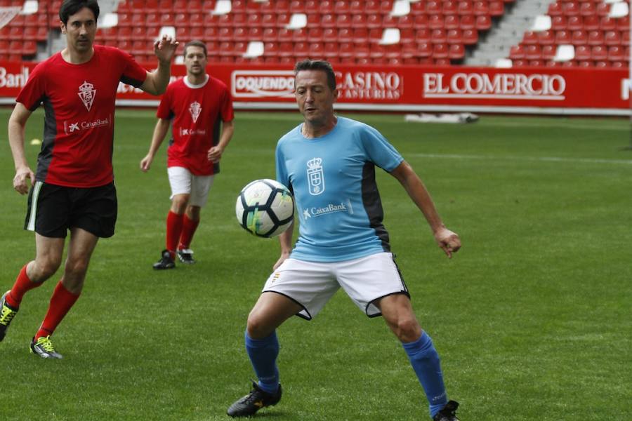 Trabajadores de Caixabank disputan en El Molinón su particular Sporting - Real Oviedo