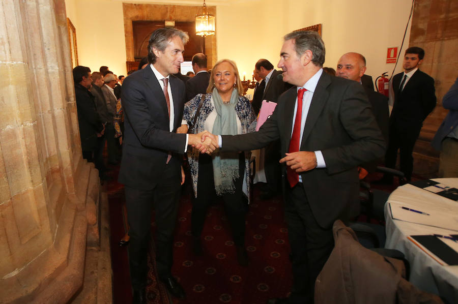 Íñigo de la Serna ha participado en un desayuno informativo organizado por el PP.