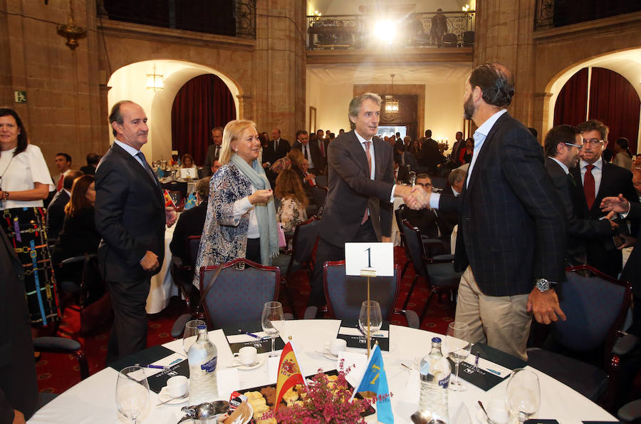 Íñigo de la Serna ha participado en un desayuno informativo organizado por el PP.