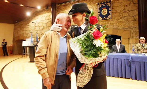 Manuel Sordo y Carmen Viejo no pudieron contener la emoción durante el improvisado homenaje. 