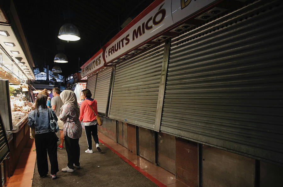 El seguimiento de la huelga es desigual: los comercios del centro de Barcelona están casi cerrados, mientras que una las plantas fabriles más importantes de Cataluña, la de Seat, en Martorell, funciona a pleno rendimiento.