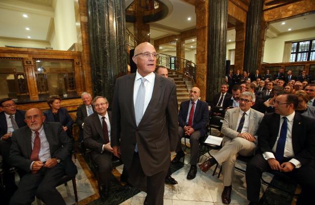 El presidente del Sabadell, en la sede central de Oviedo. 