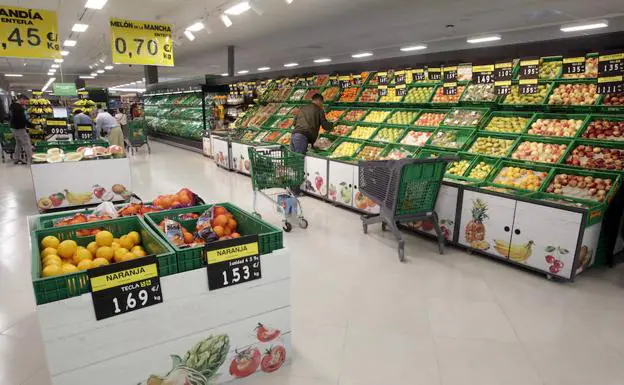 Sección de frutería del supermercado reinaugurado esta mañana.