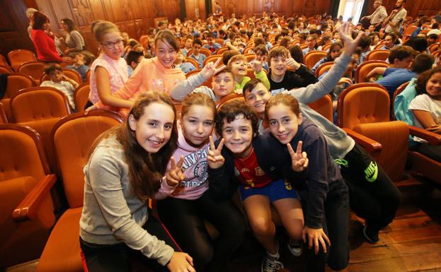 Los escolares de Las Campas también disfrutaron de la obra. 