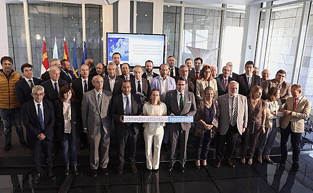 Representantes de Asturias, Galicia y Castilla y León reivindican la ampliación del corredor atlántico.
