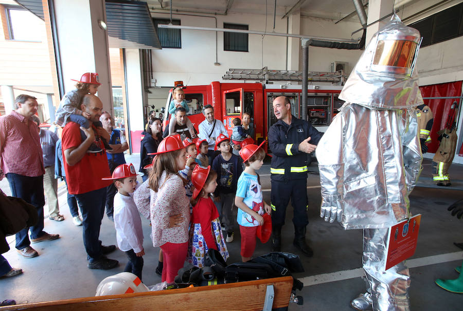 Los bomberos de Oviedo celebran una jornada de puertas abiertas