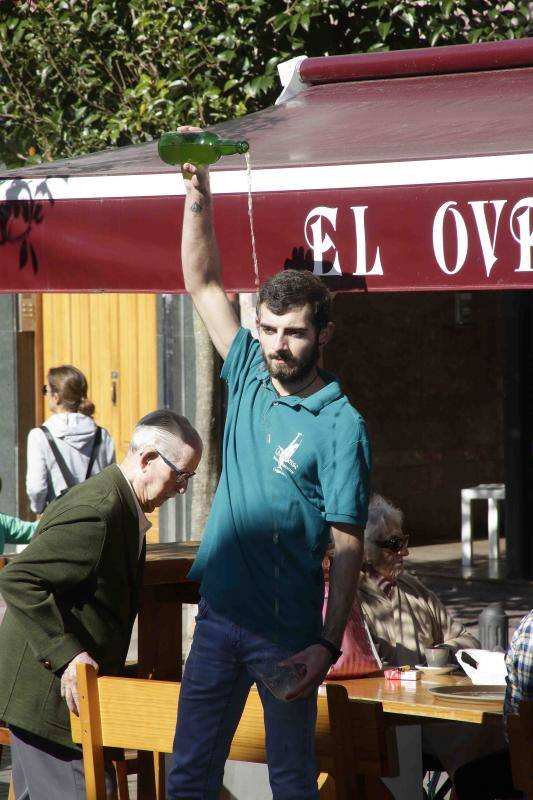 Sol y lleno total en Asturias en el puente del Pilar