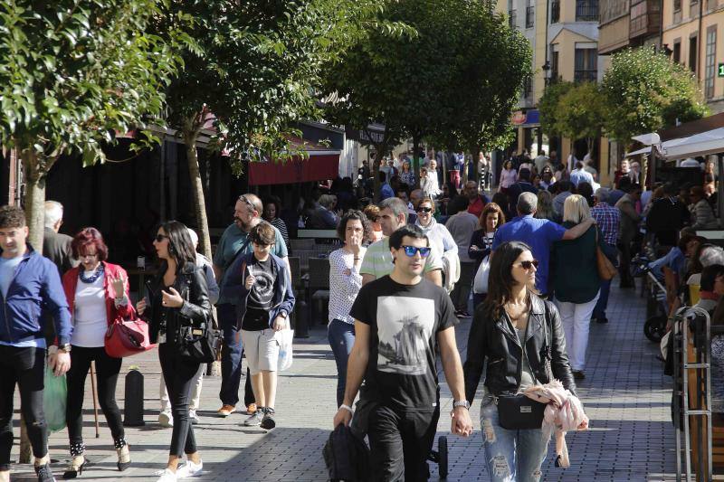 Sol y lleno total en Asturias en el puente del Pilar